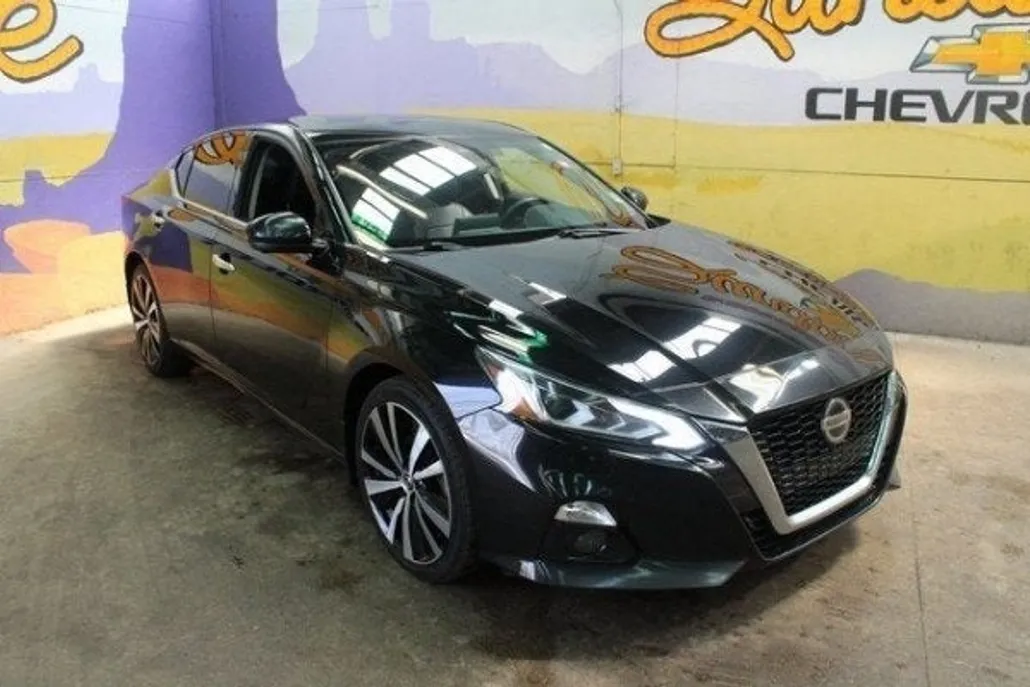 2019 Nissan Altima 2.5 Platinum photo 1