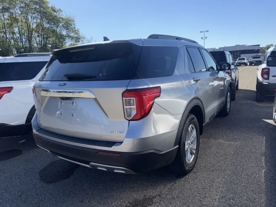 2022 Ford Explorer XLT photo 1
