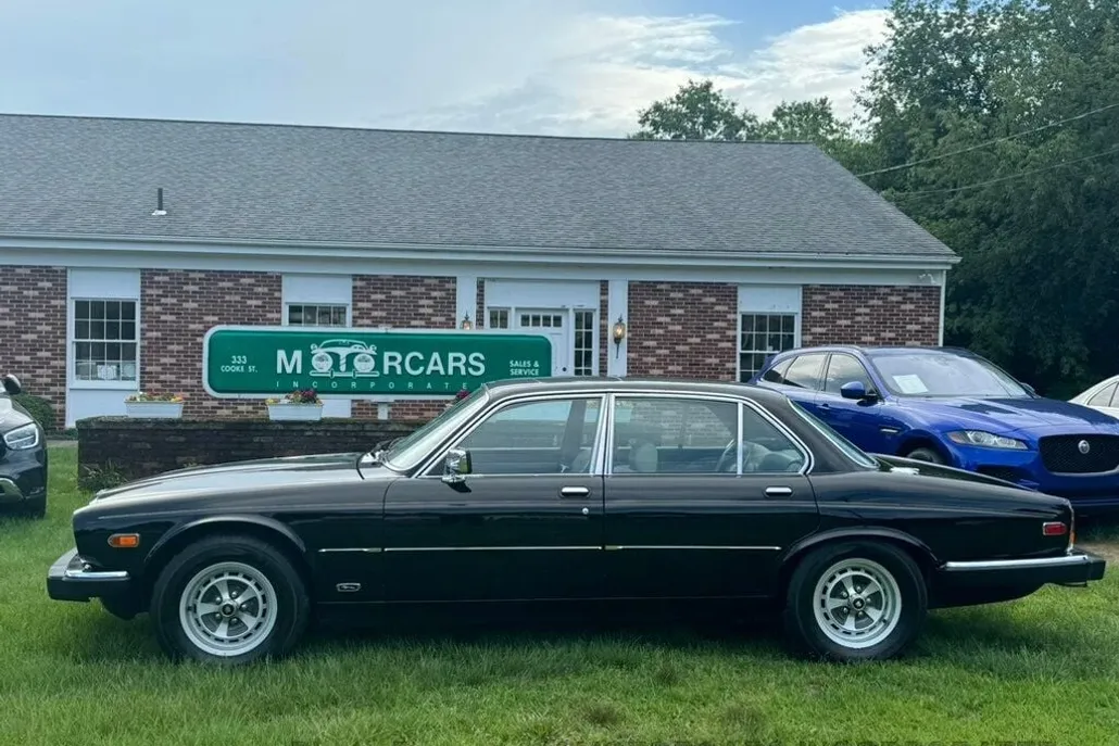 1985 Jaguar XJ Vanden Plas photo 1
