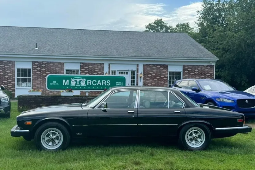 1985 Jaguar XJ Vanden Plas photo 1
