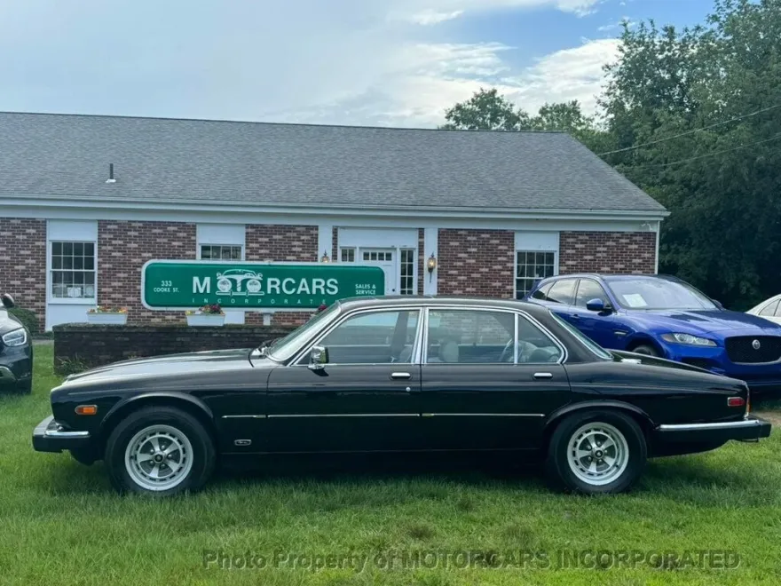 1985 Jaguar XJ Vanden Plas photo 1