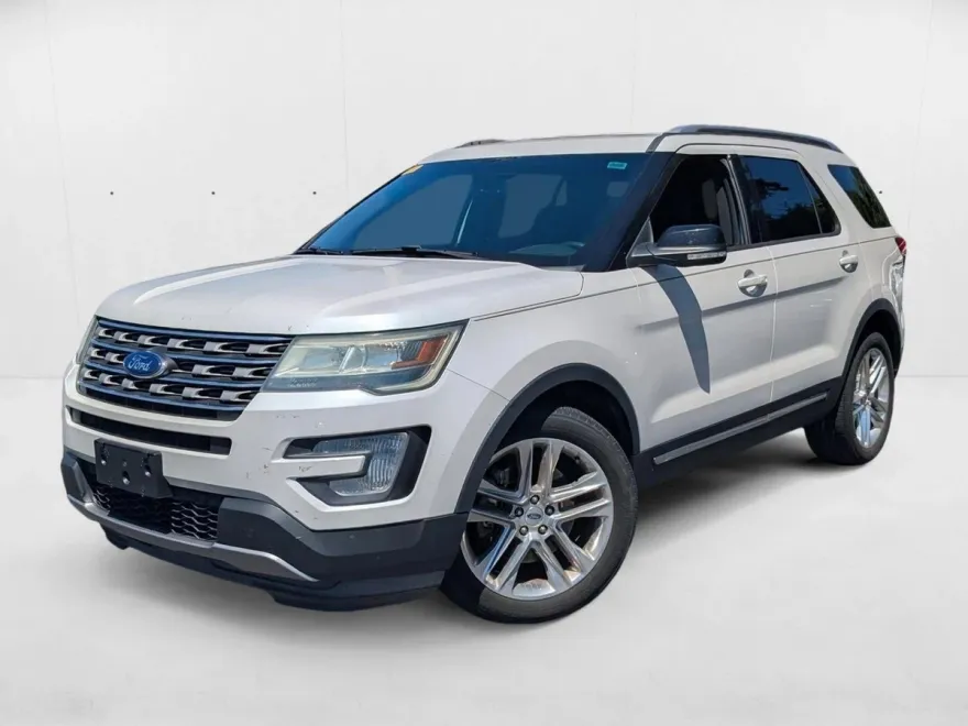 2016 Ford Explorer XLT photo 1