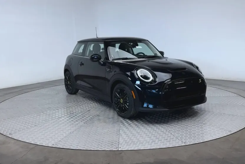2024 Mini Cooper 2 Door Hardtop SE photo 1