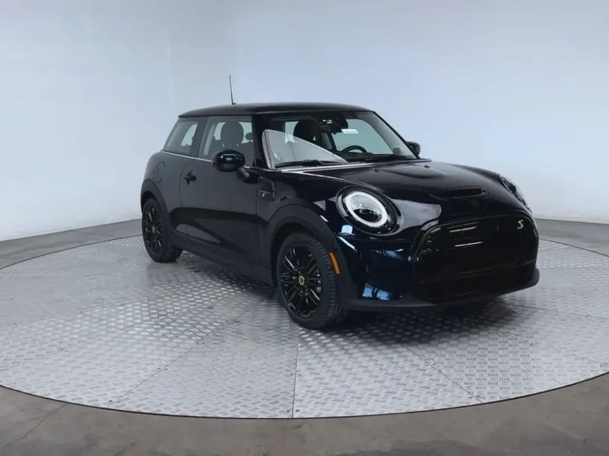 2024 Mini Cooper 2 Door Hardtop SE photo 1
