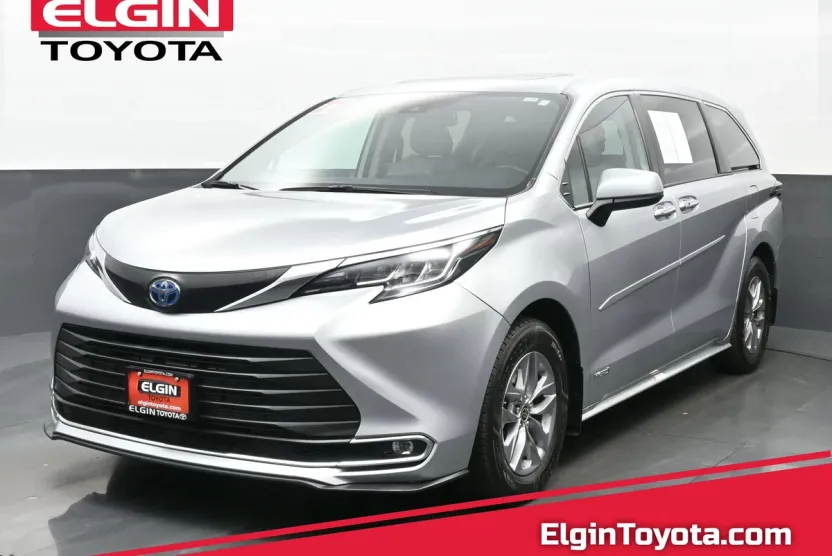 2021 Toyota Sienna XLE photo 1