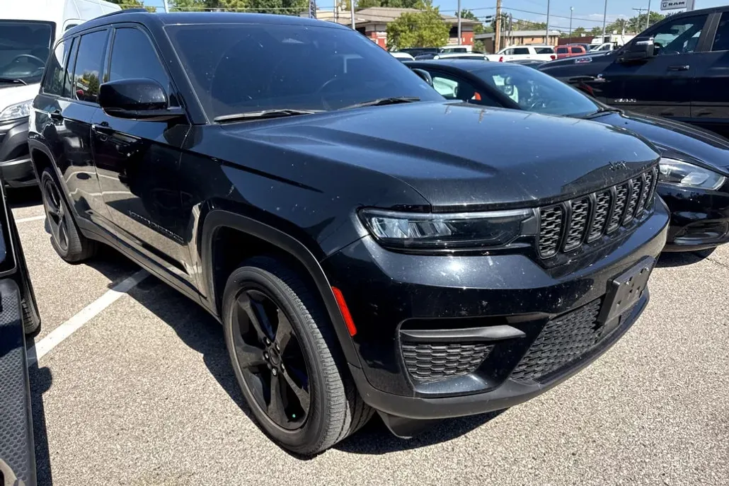 2022 Jeep Grand Cherokee Altitude photo 1