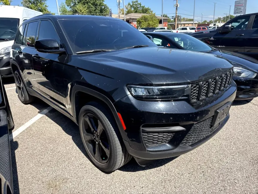 2022 Jeep Grand Cherokee Altitude photo 1