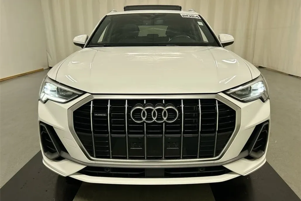 2024 Audi Q3 S line Premium photo 1