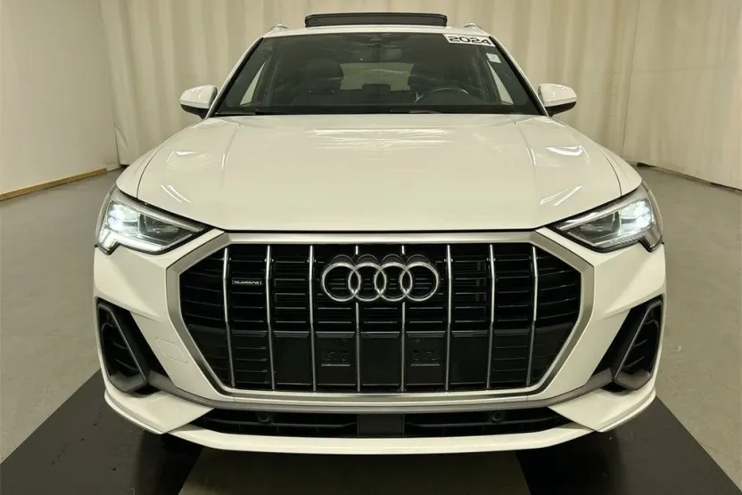 2024 Audi Q3 S line Premium photo 1