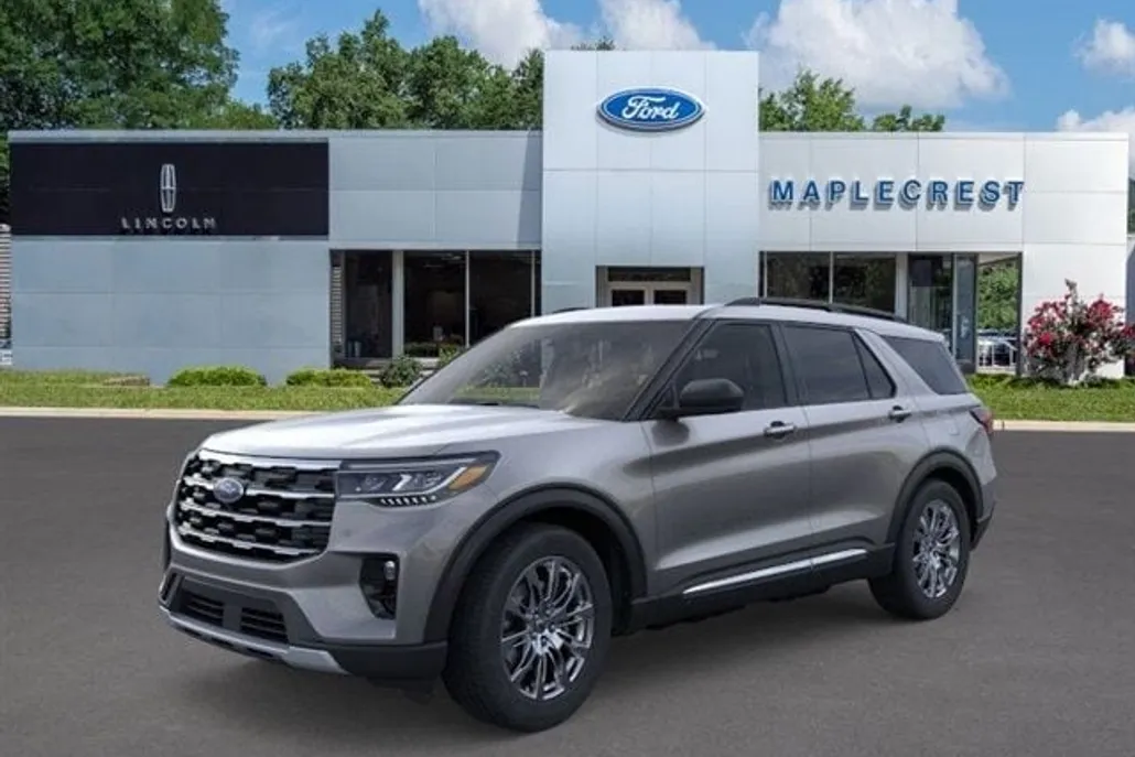 2025 Ford Explorer photo 1
