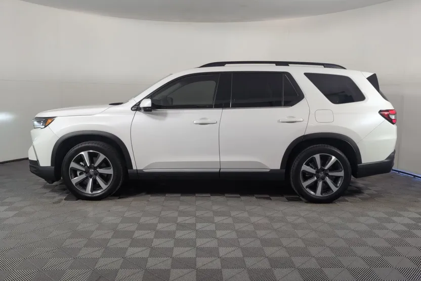 2025 Honda Pilot Touring photo 1