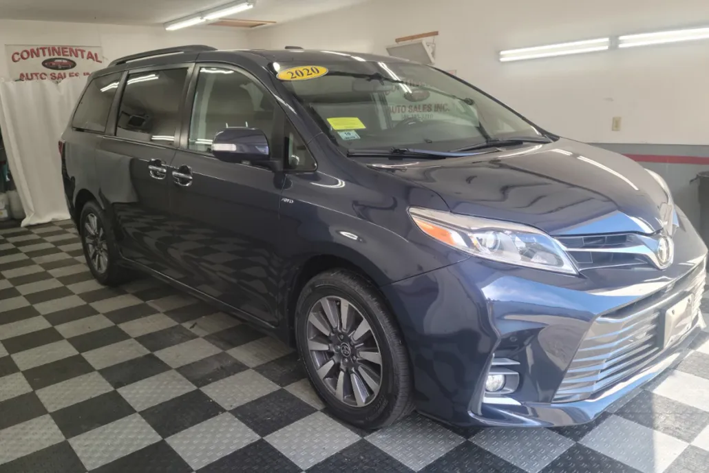 2020 Toyota Sienna Limited Premium photo 1
