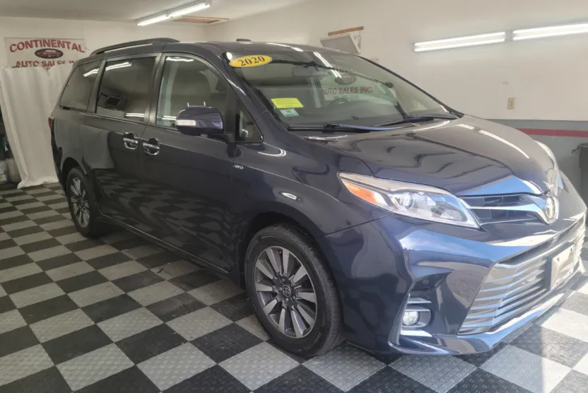 2020 Toyota Sienna Limited Premium photo 1