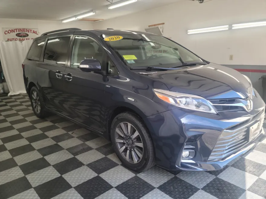 2020 Toyota Sienna Limited Premium photo 1