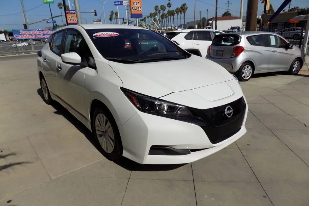 2023 Nissan Leaf S photo 1