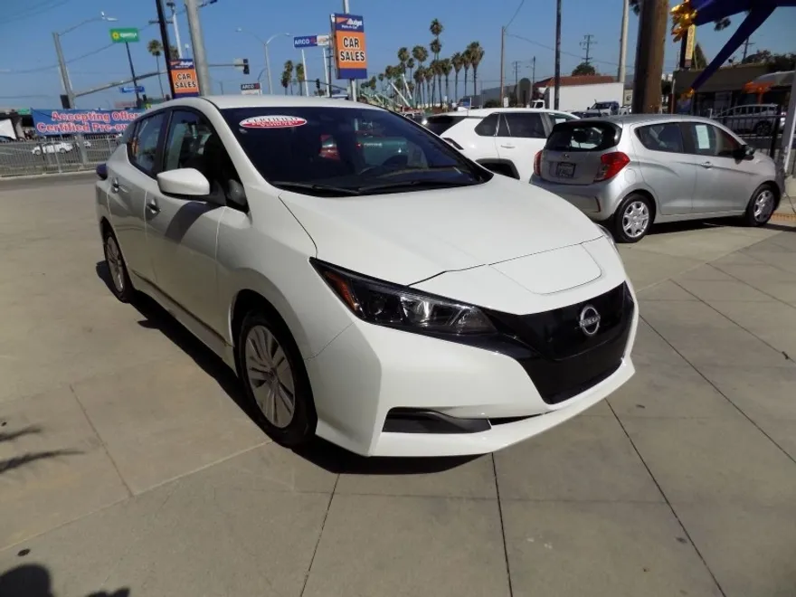 2023 Nissan Leaf S photo 1