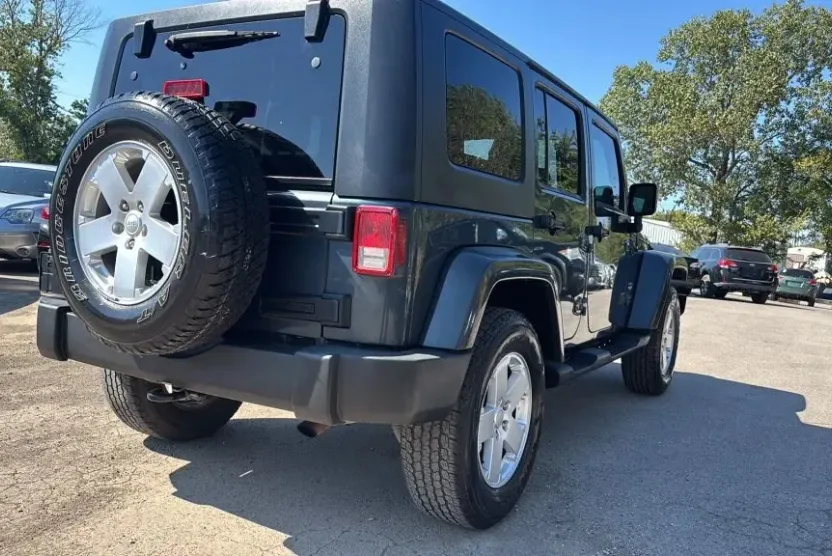 2007 Jeep Wrangler Unlimited Sahara Sport photo 1