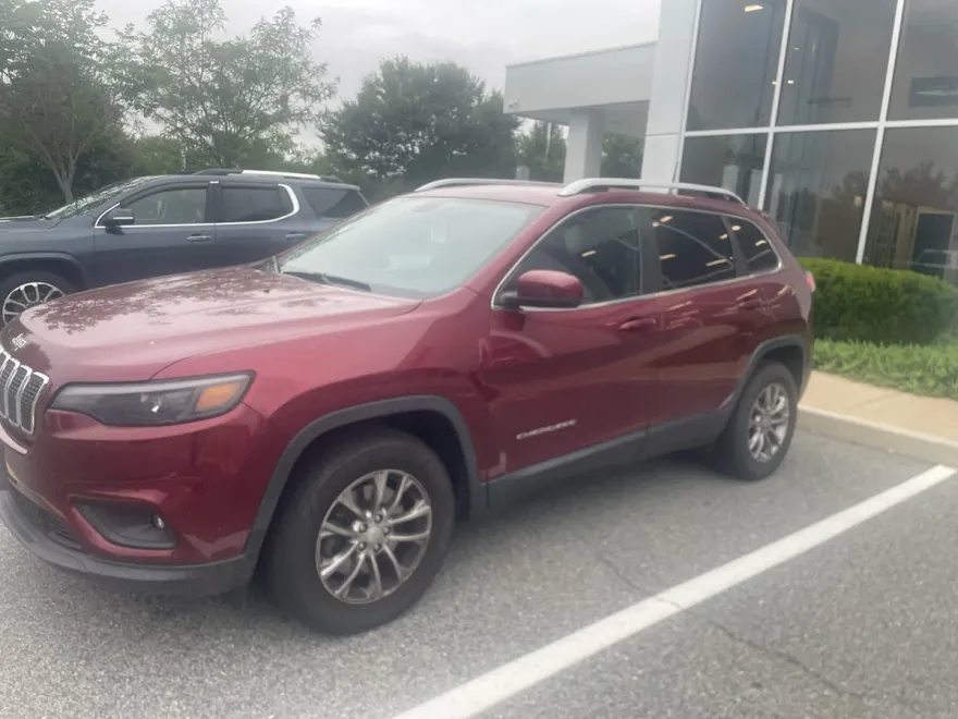 2019 Jeep Cherokee Latitude photo 1