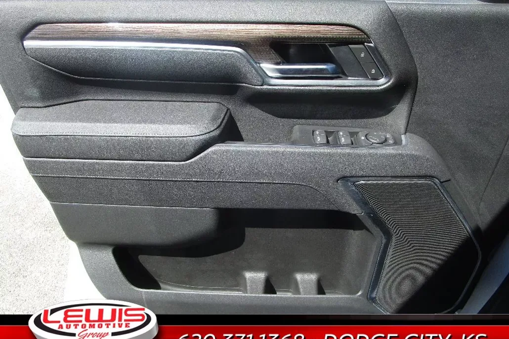 2025 Chevrolet Silverado 3500HD LT photo 1