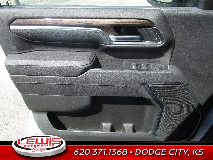 2025 Chevrolet Silverado 3500HD LT photo 1