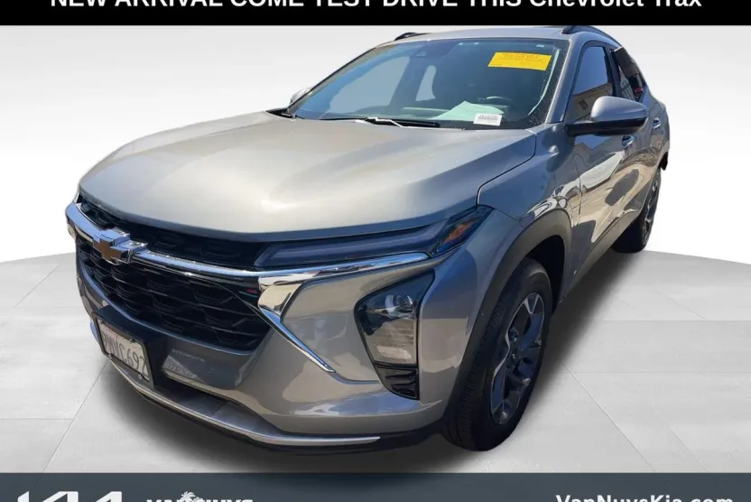 2025 Chevrolet Trax LT photo 1
