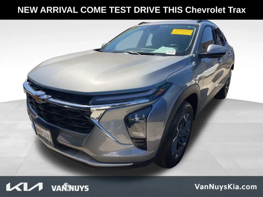 2025 Chevrolet Trax LT photo 1