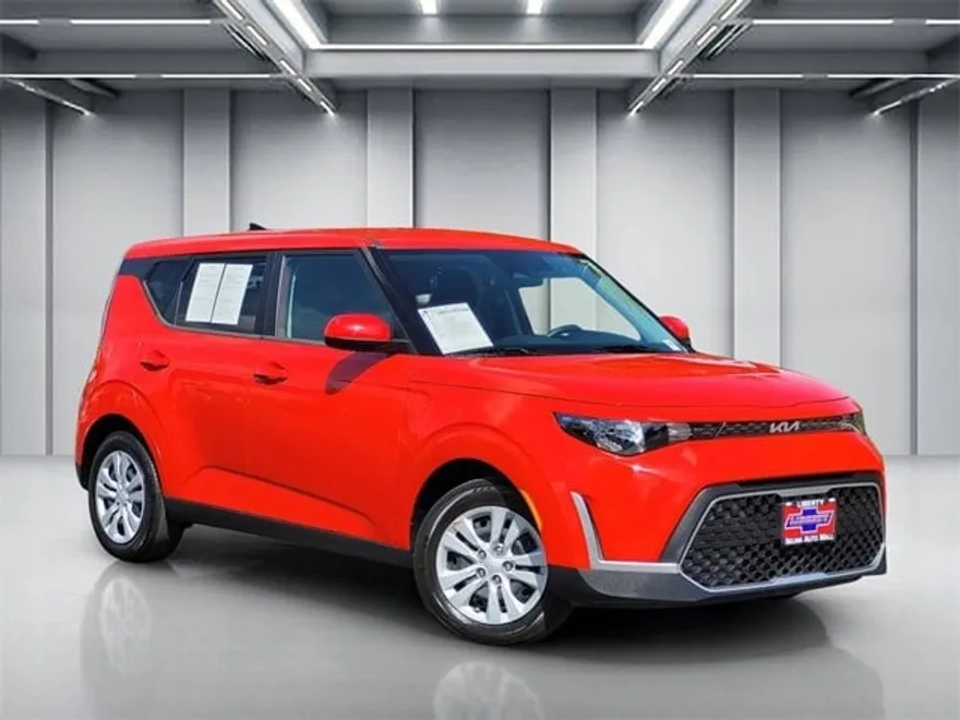 2023 Kia Soul LX photo 1