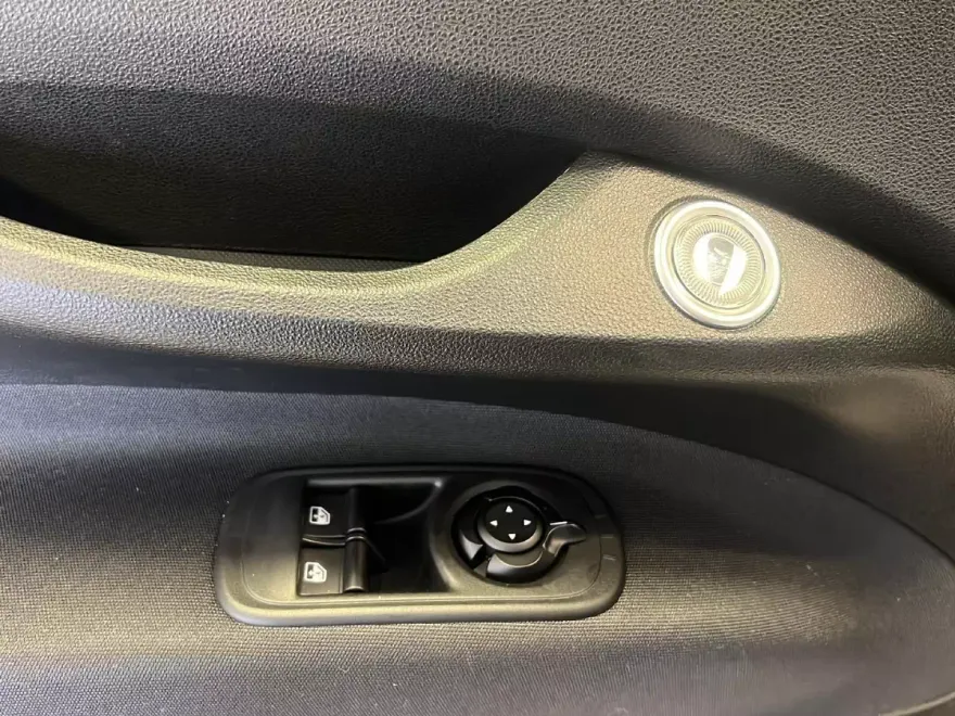 2024 Fiat 500e photo 11