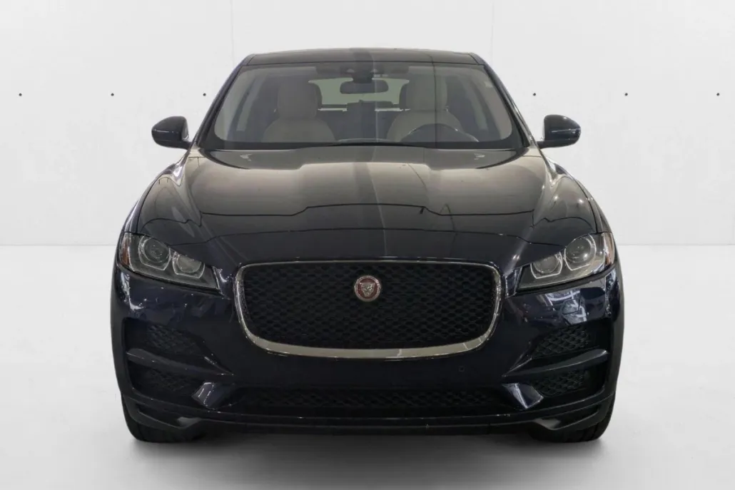 2018 Jaguar F-PACE Prestige photo 1