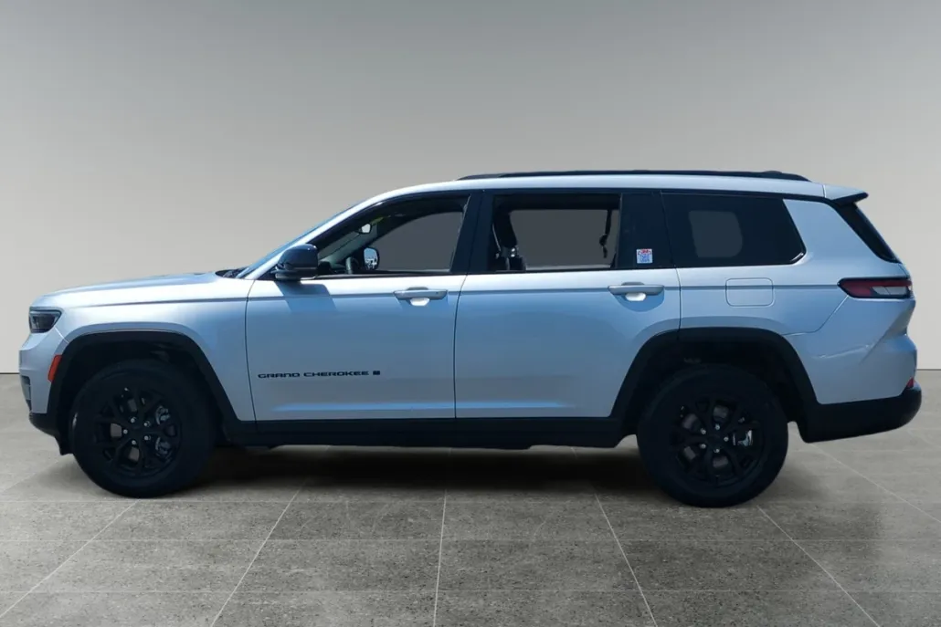 2024 Jeep Grand Cherokee Altitude photo 1
