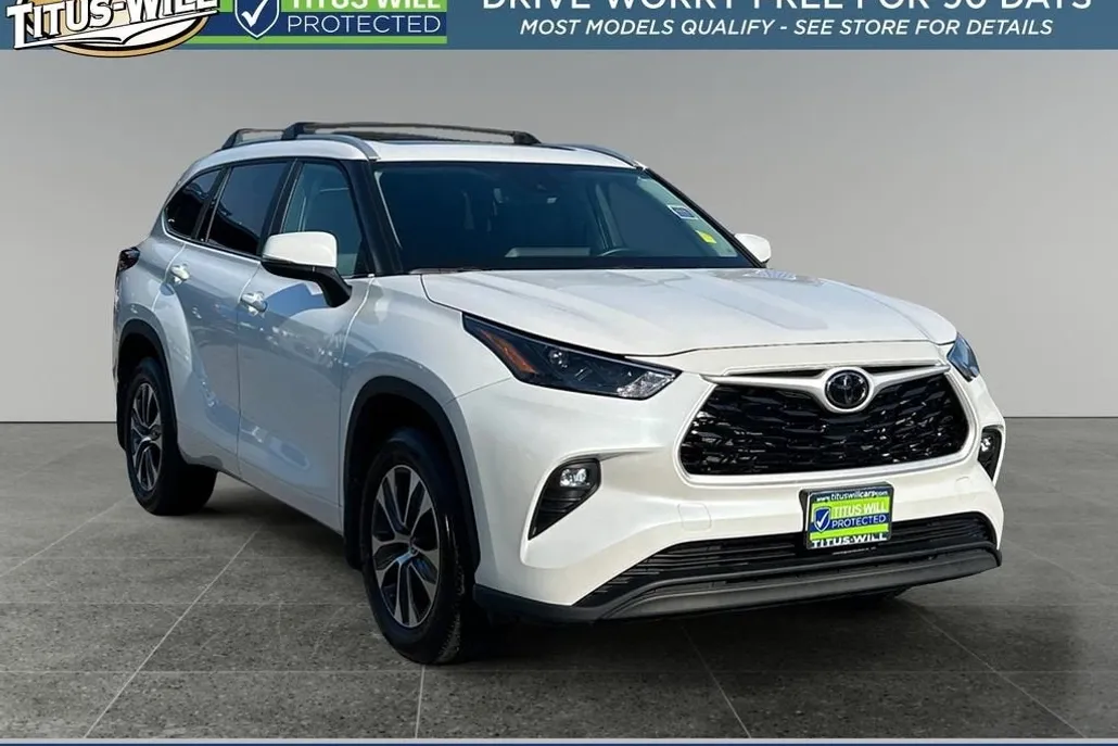 2024 Toyota Highlander LE photo 1