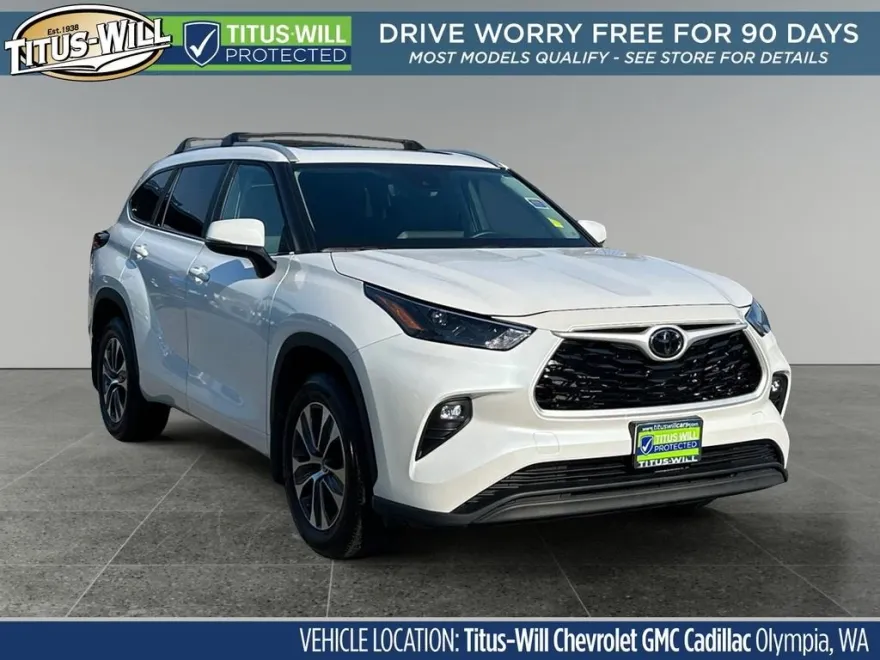 2024 Toyota Highlander LE photo 1