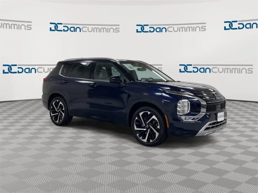 2022 Mitsubishi Outlander SEL photo 1