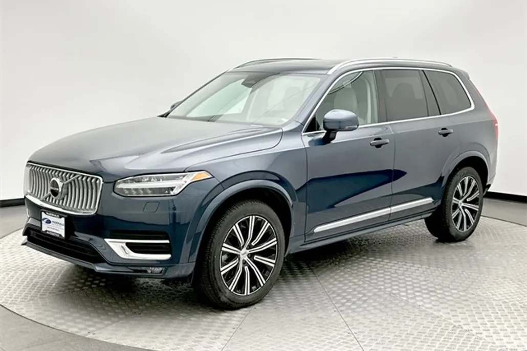 2025 Volvo XC90 B5 AWD Core photo 1