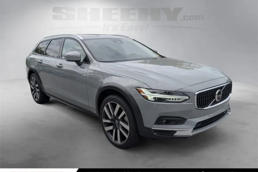 2025 Volvo V90 Cross Country B6 AWD photo 1