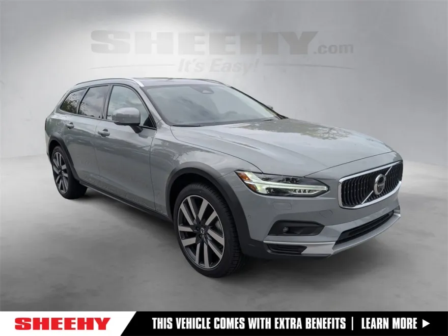 2025 Volvo V90 Cross Country B6 AWD photo 1