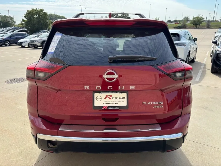 2026 Nissan Rogue Platinum photo 1