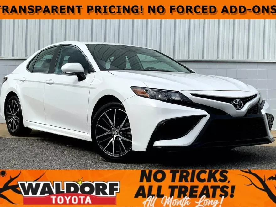 2024 Toyota Camry SE photo 1