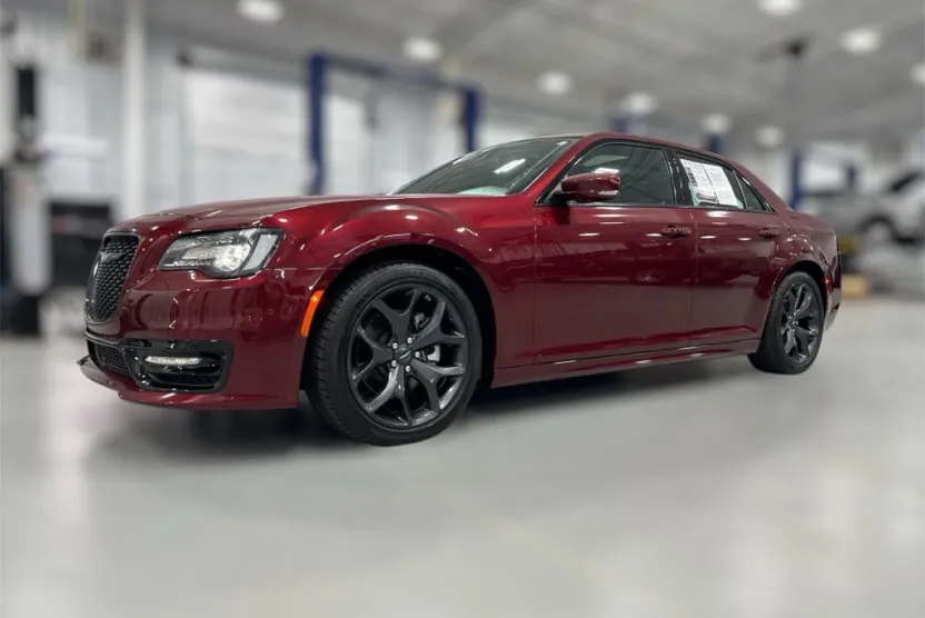 2023 Chrysler 300 photo 1