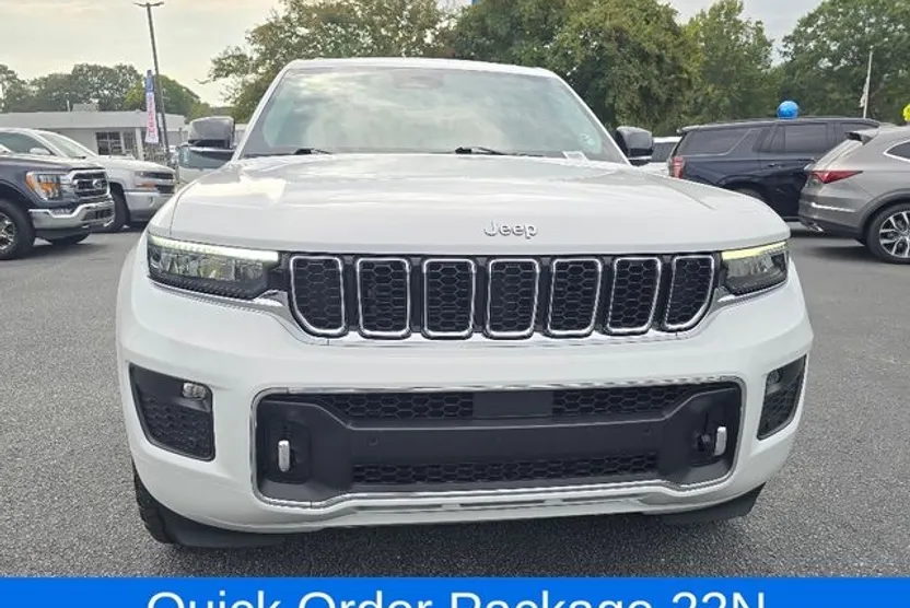 2022 Jeep Grand Cherokee Overland photo 1
