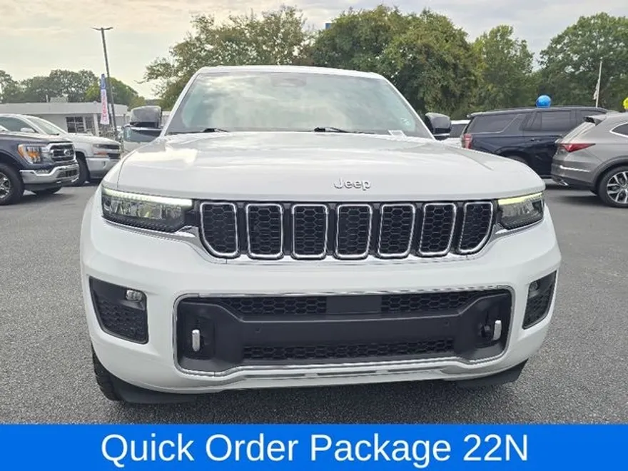 2022 Jeep Grand Cherokee Overland photo 1
