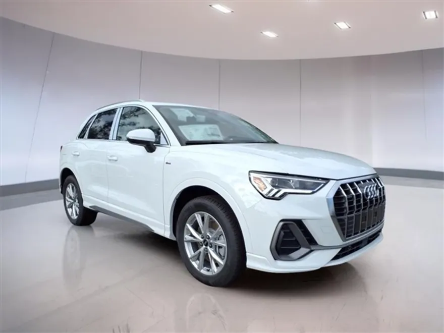2025 Audi Q3 S line Premium photo 1