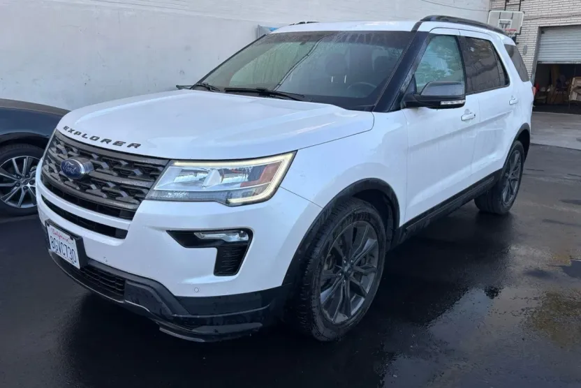 2018 Ford Explorer XLT Sport photo 1