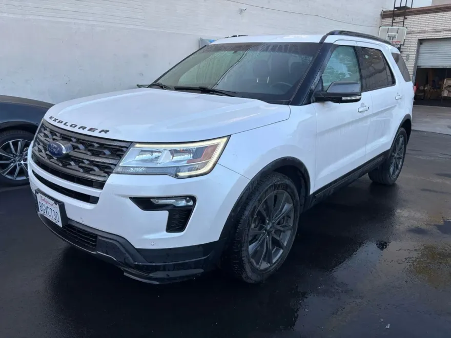 2018 Ford Explorer XLT Sport photo 1