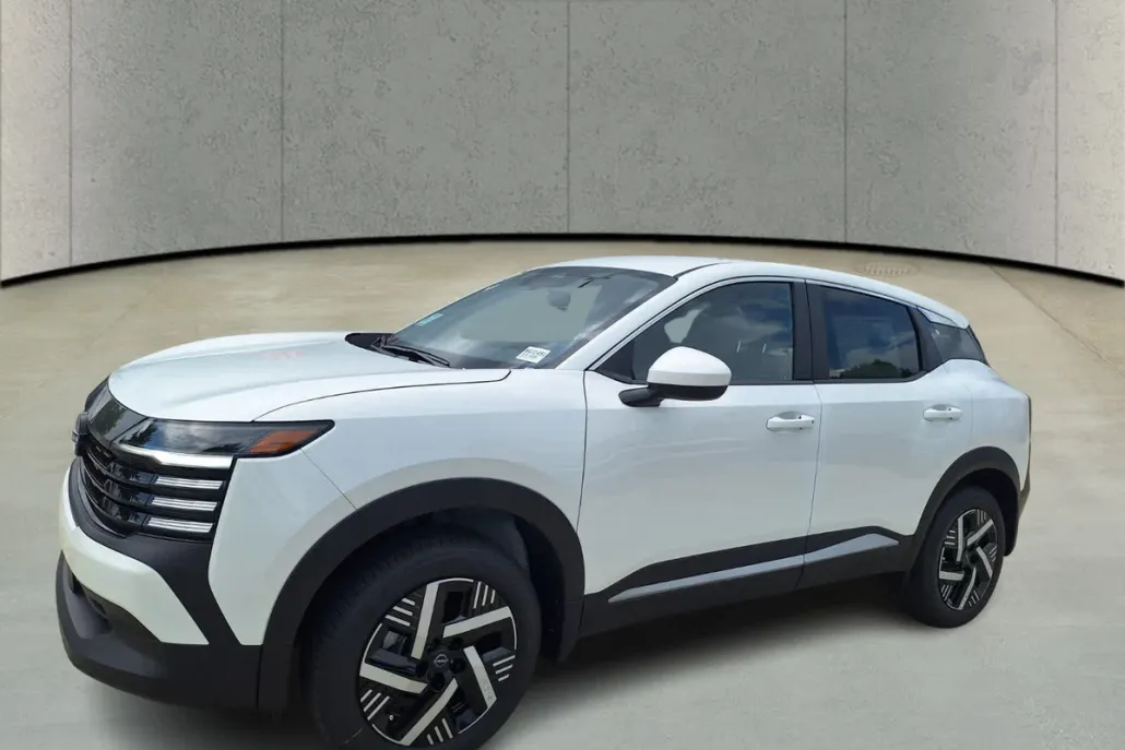 2025 Nissan Kicks SV photo 1