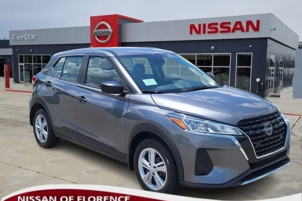 2025 Nissan Kicks Play S photo 1