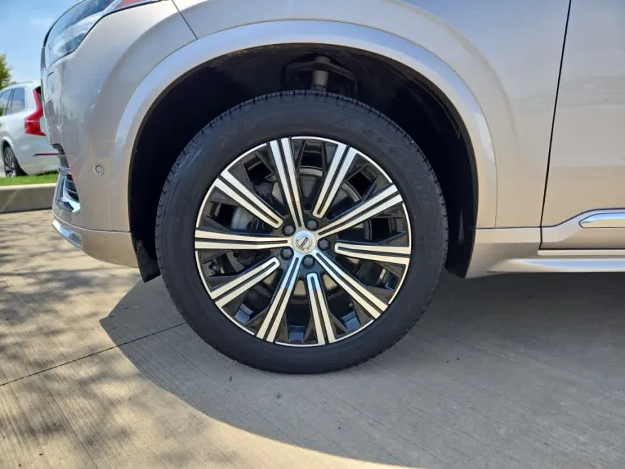 2023 Volvo XC90 AWD Plus photo 4