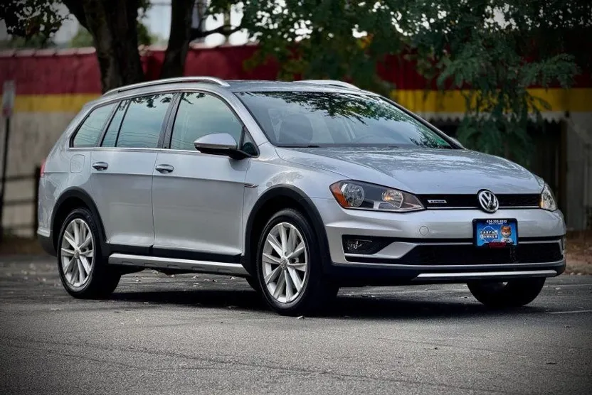 2017 Volkswagen Golf Alltrack SE photo 1