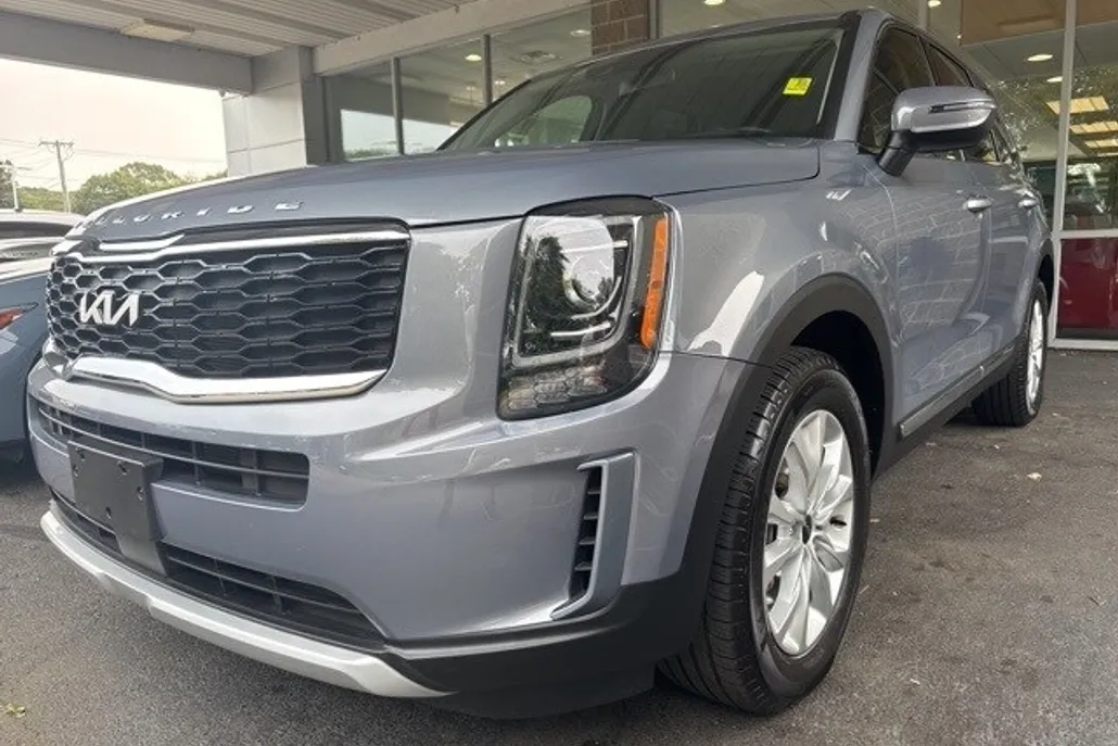 2022 Kia Telluride LX photo 1