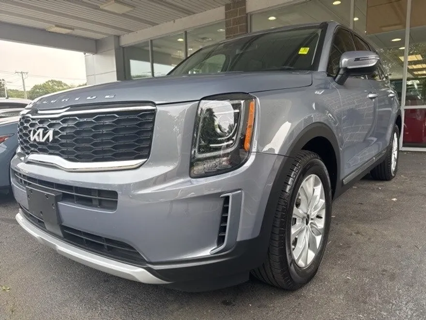 2022 Kia Telluride LX photo 1